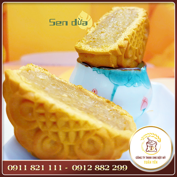 Bánh trung thu nướng nhân sen dừa